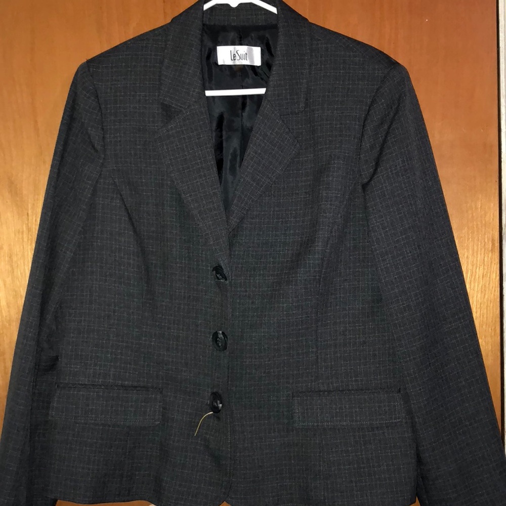 Le Suit, 2 piece women’s suit, Size 14